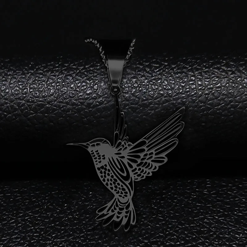 Collar Colibrí en Acabado Plateado con Diseño Calado